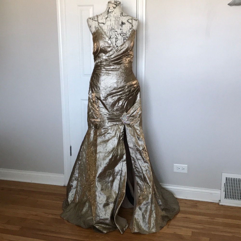 🔽NWOT Iridescent Holography Draped corrugated Formal Slit Crystal Gown Evening S